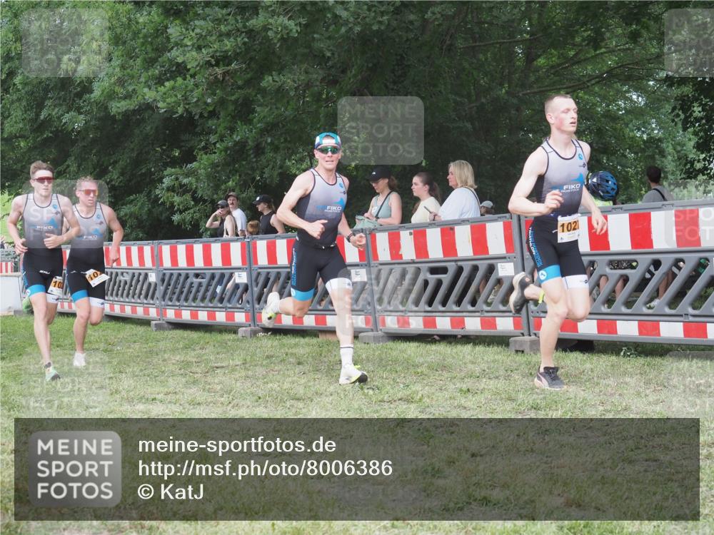 21.06.2025 - 27. Vierlanden-Triathlon KatJ http://msf.ph/oto/8006386 15.06.2025 12:59:26 Ziel 851, 1024, 1025, 1026, 1027 meine-sportfotos.de