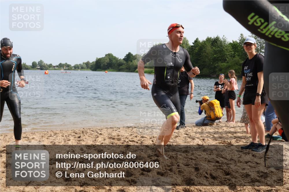 15.06.2025 - 27. Vierlanden-Triathlon Lena Gebhardt http://msf.ph/oto/8006406 15.06.2025 10:04:18 Schwimmen 411, 416, 426, 453, 464 meine-sportfotos.de
