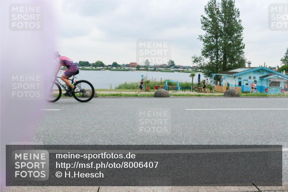 21.06.2025 - 27. Vierlanden-Triathlon H.Heesch http://msf.ph/oto/8006407 15.06.2025 13:13:00 Radfahren 1189, 1208, 1210 meine-sportfotos.de