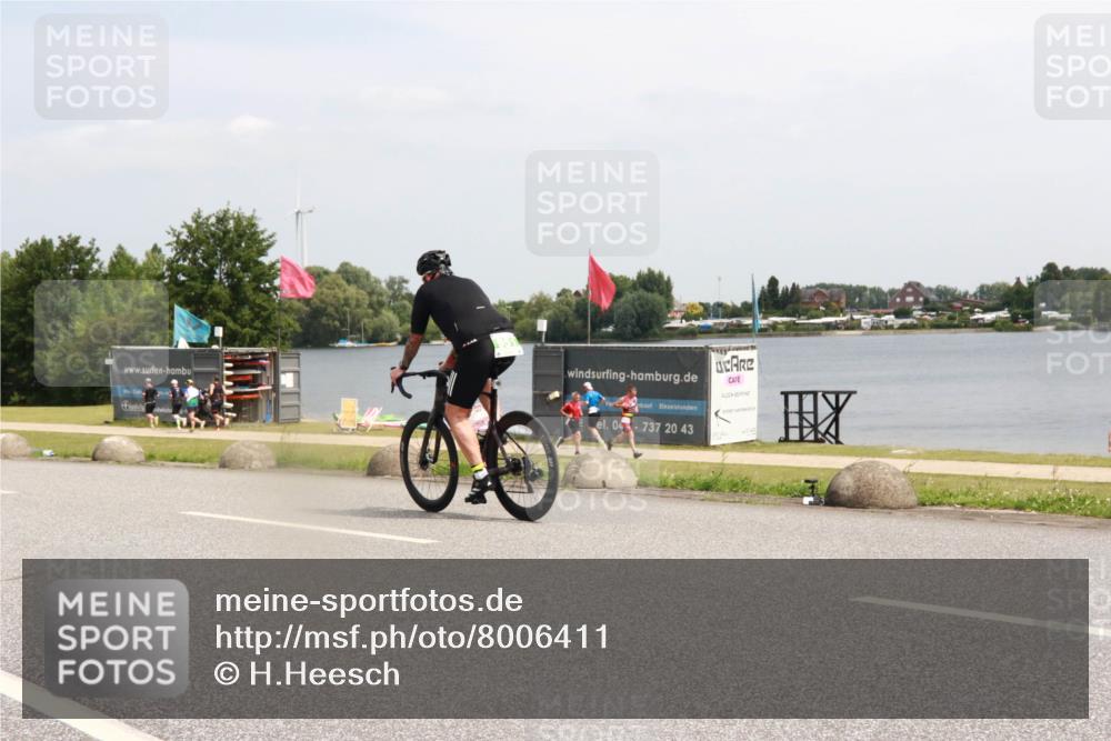 21.06.2025 - 27. Vierlanden-Triathlon H.Heesch http://msf.ph/oto/8006411 15.06.2025 11:58:31 Radfahren 784, 951 meine-sportfotos.de