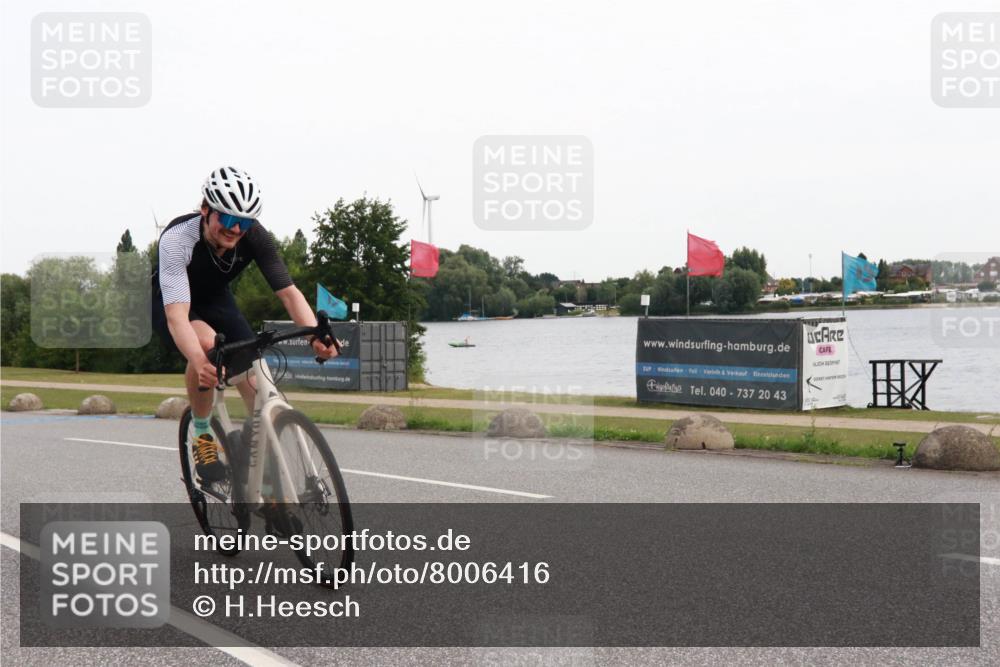 15.06.2025 - 27. Vierlanden-Triathlon H.Heesch http://msf.ph/oto/8006416 15.06.2025 10:39:05 Radfahren 145, 148, 291 meine-sportfotos.de