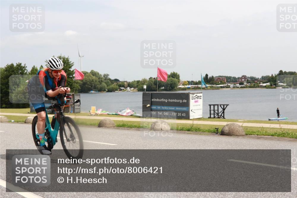 21.06.2025 - 27. Vierlanden-Triathlon H.Heesch http://msf.ph/oto/8006421 15.06.2025 11:58:42 Radfahren 213, 927 meine-sportfotos.de