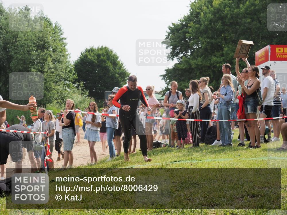 15.06.2025 - 27. Vierlanden-Triathlon KatJ http://msf.ph/oto/8006429 15.06.2025 10:05:37 Schwimmen 366, 378, 401, 409, 413, 456 meine-sportfotos.de