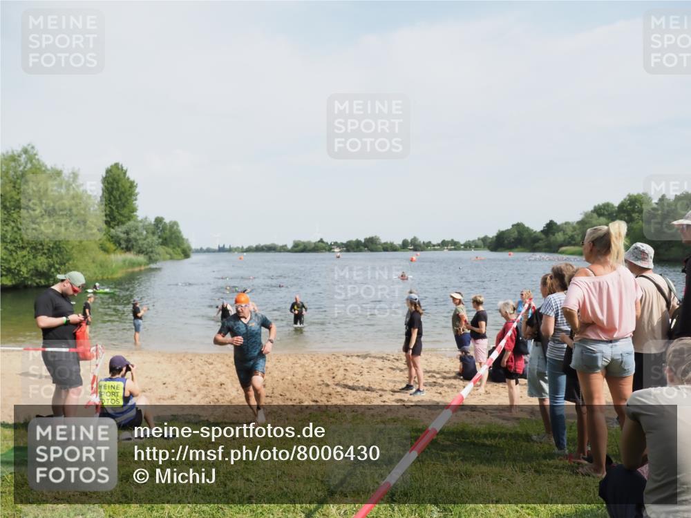 21.06.2025 - 27. Vierlanden-Triathlon MichiJ http://msf.ph/oto/8006430 15.06.2026 10:07:27 Schwimmen 374, 379, 391, 414, 431 meine-sportfotos.de