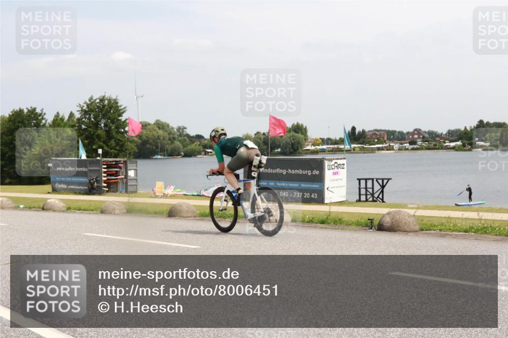 21.06.2025 - 27. Vierlanden-Triathlon H.Heesch http://msf.ph/oto/8006451 15.06.2025 11:58:43 Radfahren 213, 927, 963 meine-sportfotos.de