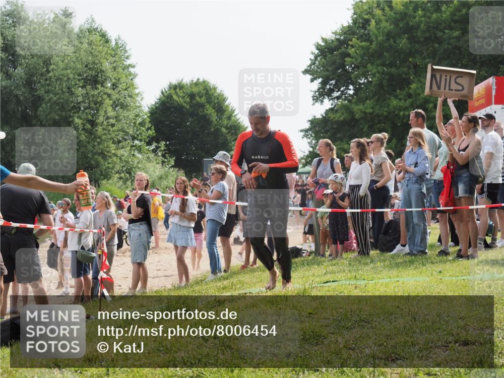 15.06.2025 - 27. Vierlanden-Triathlon KatJ http://msf.ph/oto/8006454 15.06.2025 10:05:38 Schwimmen 366, 378, 401, 409, 413 meine-sportfotos.de