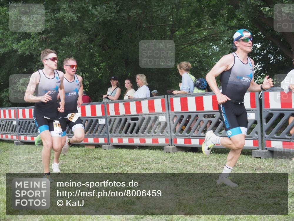 21.06.2025 - 27. Vierlanden-Triathlon KatJ http://msf.ph/oto/8006459 15.06.2025 12:59:27 Ziel 851, 1024, 1025, 1026 meine-sportfotos.de