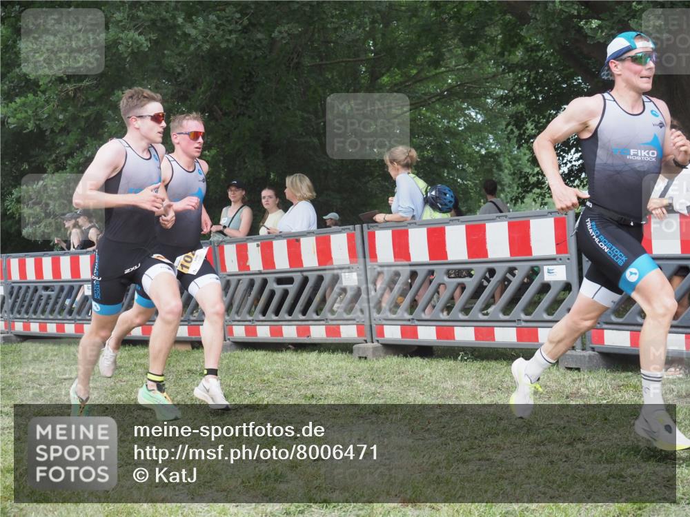 21.06.2025 - 27. Vierlanden-Triathlon KatJ http://msf.ph/oto/8006471 15.06.2025 12:59:27 Ziel 851, 1024, 1025, 1026 meine-sportfotos.de