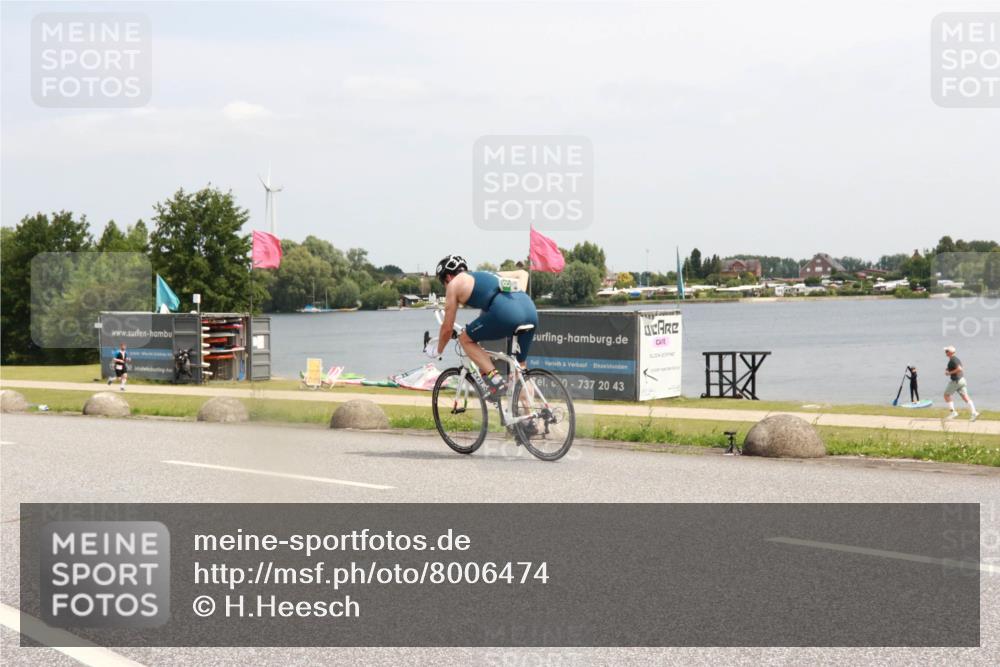 21.06.2025 - 27. Vierlanden-Triathlon H.Heesch http://msf.ph/oto/8006474 15.06.2025 11:58:46 Radfahren 213, 682, 771, 927, 963 meine-sportfotos.de