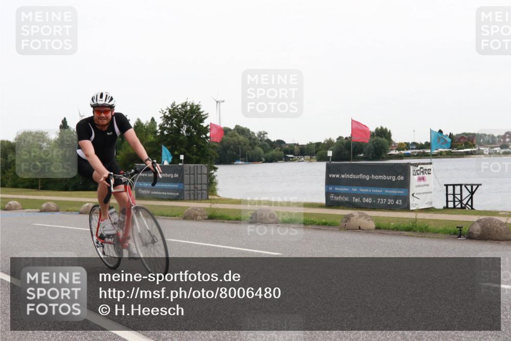 15.06.2025 - 27. Vierlanden-Triathlon H.Heesch http://msf.ph/oto/8006480 15.06.2025 10:39:18 Radfahren 186, 340, 377 meine-sportfotos.de