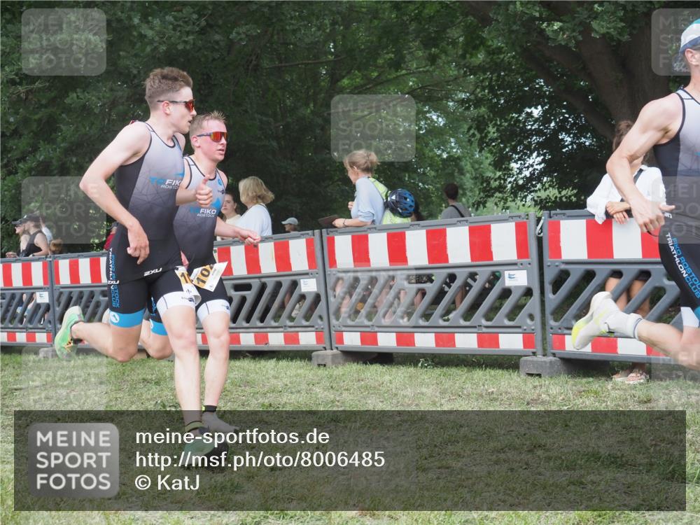21.06.2025 - 27. Vierlanden-Triathlon KatJ http://msf.ph/oto/8006485 15.06.2025 12:59:27 Ziel 851, 1024, 1025, 1026 meine-sportfotos.de