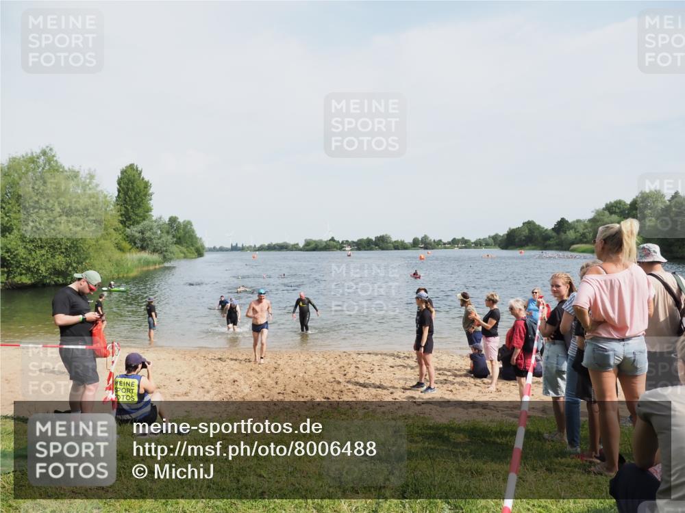 21.06.2025 - 27. Vierlanden-Triathlon MichiJ http://msf.ph/oto/8006488 15.06.2026 10:07:29 Schwimmen 374, 379, 391, 414, 431, 468 meine-sportfotos.de