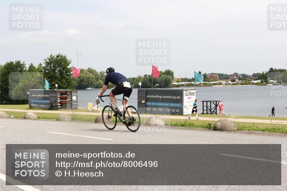21.06.2025 - 27. Vierlanden-Triathlon H.Heesch http://msf.ph/oto/8006496 15.06.2025 11:58:54 Radfahren 682, 856, 861 meine-sportfotos.de