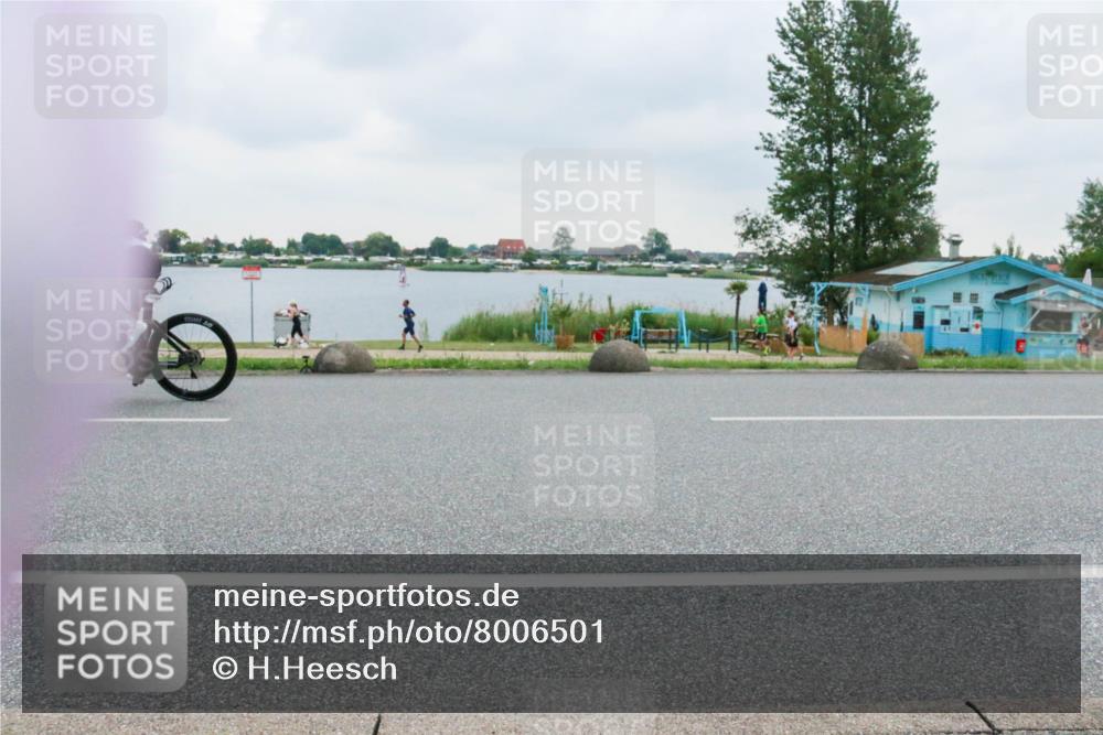 21.06.2025 - 27. Vierlanden-Triathlon H.Heesch http://msf.ph/oto/8006501 15.06.2025 13:13:17 Radfahren 1177, 1191 meine-sportfotos.de