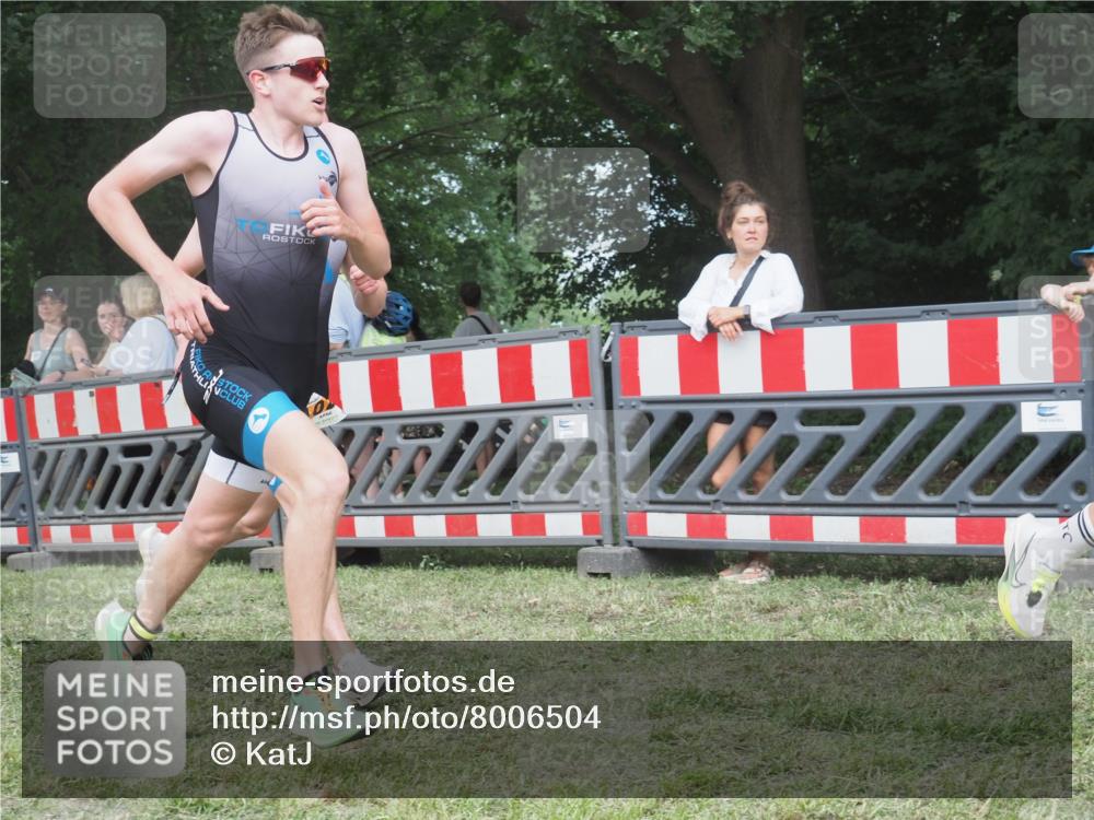 21.06.2025 - 27. Vierlanden-Triathlon KatJ http://msf.ph/oto/8006504 15.06.2025 12:59:27 Ziel 851, 1024, 1025, 1026 meine-sportfotos.de