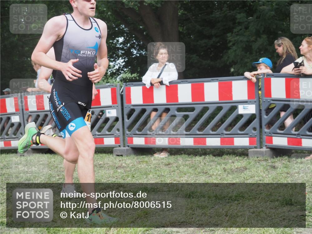21.06.2025 - 27. Vierlanden-Triathlon KatJ http://msf.ph/oto/8006515 15.06.2025 12:59:27 Ziel 851, 1024, 1025, 1026 meine-sportfotos.de