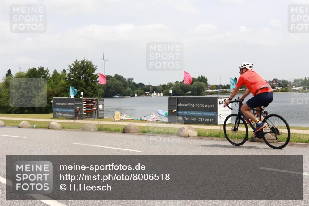 21.06.2025 - 27. Vierlanden-Triathlon H.Heesch http://msf.ph/oto/8006518 15.06.2025 12:06:47 Radfahren 713, 852 meine-sportfotos.de