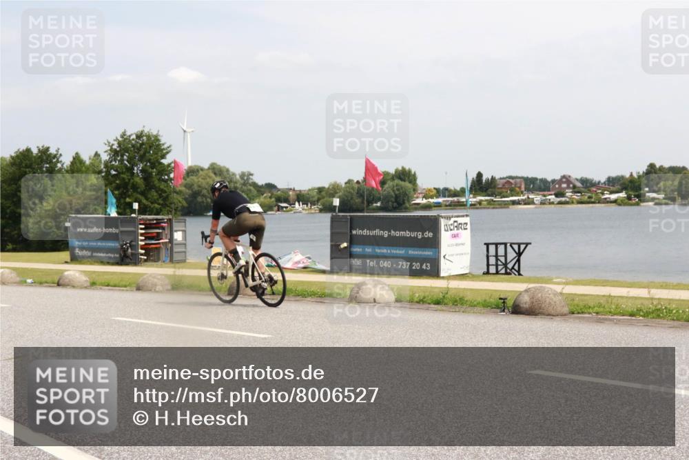 21.06.2025 - 27. Vierlanden-Triathlon H.Heesch http://msf.ph/oto/8006527 15.06.2025 11:59:07 Radfahren 791 meine-sportfotos.de