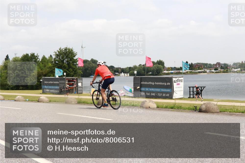 21.06.2025 - 27. Vierlanden-Triathlon H.Heesch http://msf.ph/oto/8006531 15.06.2025 12:06:47 Radfahren 713, 852 meine-sportfotos.de