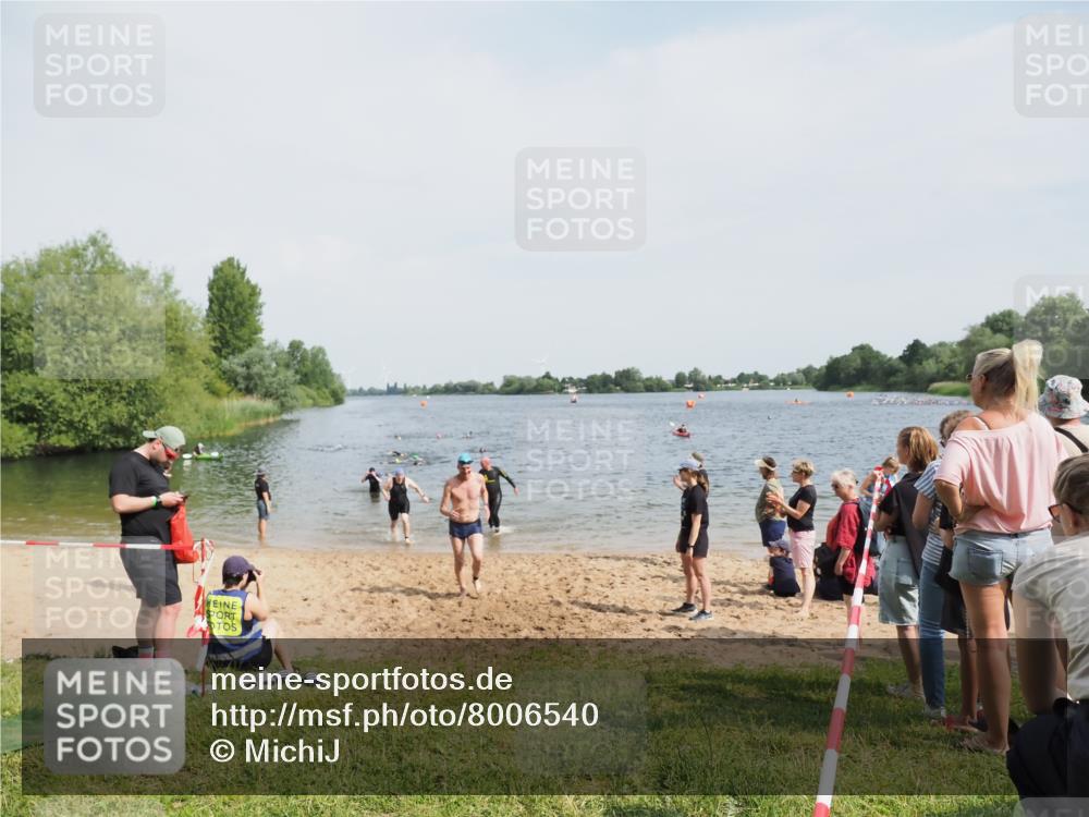 21.06.2025 - 27. Vierlanden-Triathlon MichiJ http://msf.ph/oto/8006540 15.06.2026 10:07:31 Schwimmen 374, 379, 391, 414, 468 meine-sportfotos.de