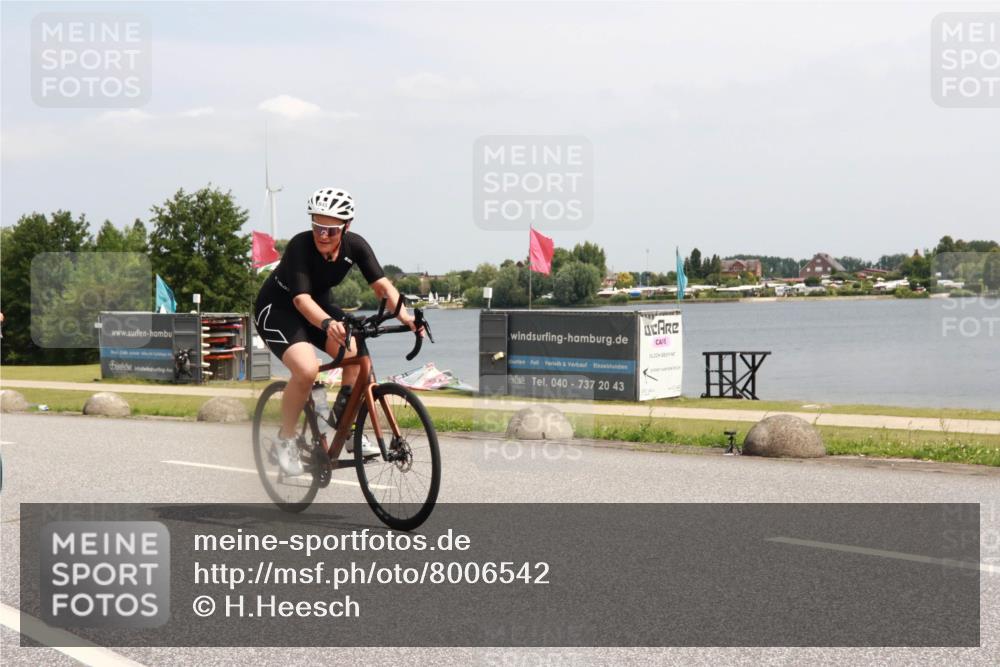 21.06.2025 - 27. Vierlanden-Triathlon H.Heesch http://msf.ph/oto/8006542 15.06.2025 11:59:25 Radfahren 770, 945 meine-sportfotos.de