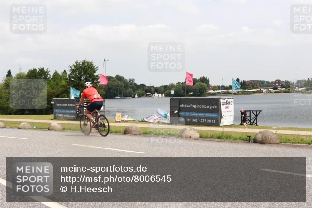 21.06.2025 - 27. Vierlanden-Triathlon H.Heesch http://msf.ph/oto/8006545 15.06.2025 12:06:47 Radfahren 713, 852 meine-sportfotos.de