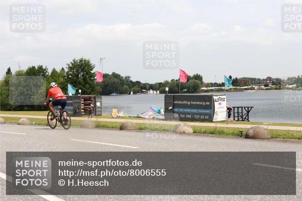 21.06.2025 - 27. Vierlanden-Triathlon H.Heesch http://msf.ph/oto/8006555 15.06.2025 12:06:48 Radfahren 713, 852 meine-sportfotos.de
