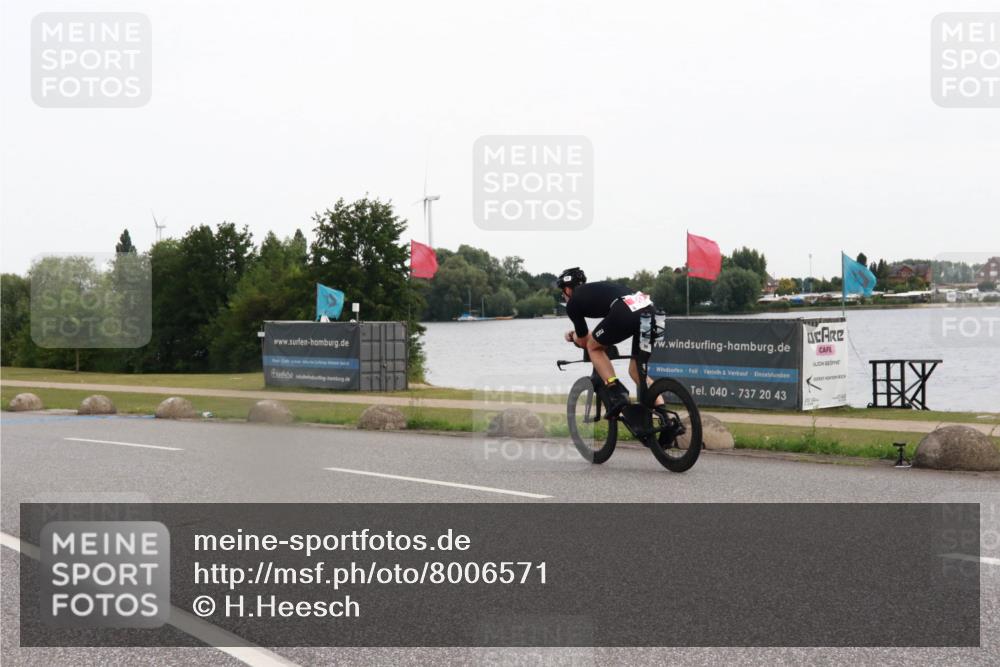 15.06.2025 - 27. Vierlanden-Triathlon H.Heesch http://msf.ph/oto/8006571 15.06.2025 10:39:32 Radfahren 130, 281 meine-sportfotos.de