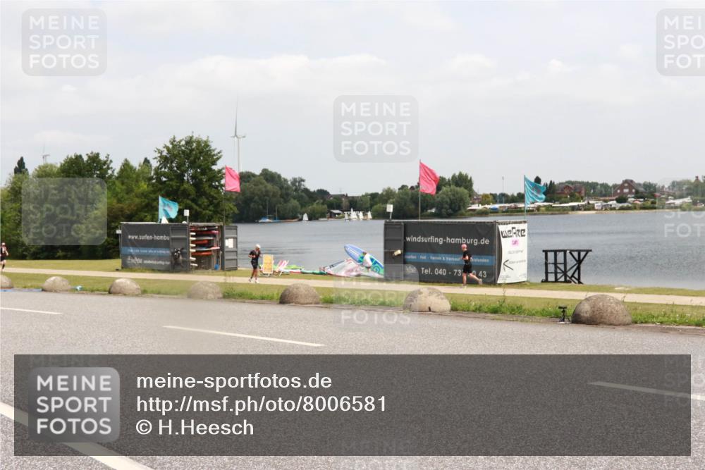 21.06.2025 - 27. Vierlanden-Triathlon H.Heesch http://msf.ph/oto/8006581 15.06.2025 12:06:49 Radfahren 713, 852 meine-sportfotos.de