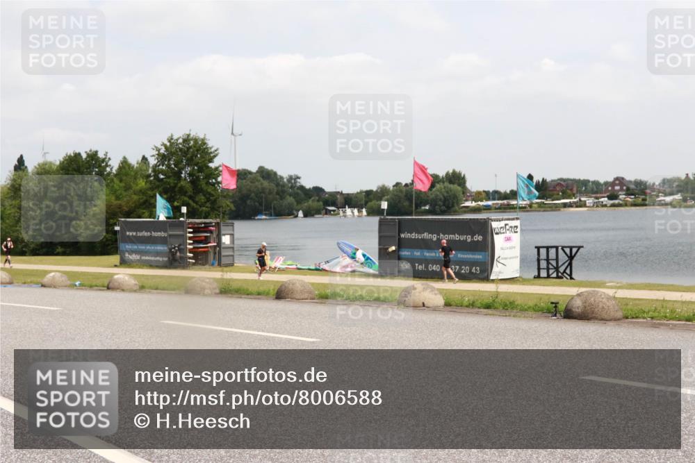 21.06.2025 - 27. Vierlanden-Triathlon H.Heesch http://msf.ph/oto/8006588 15.06.2025 12:06:49 Radfahren 713, 852 meine-sportfotos.de