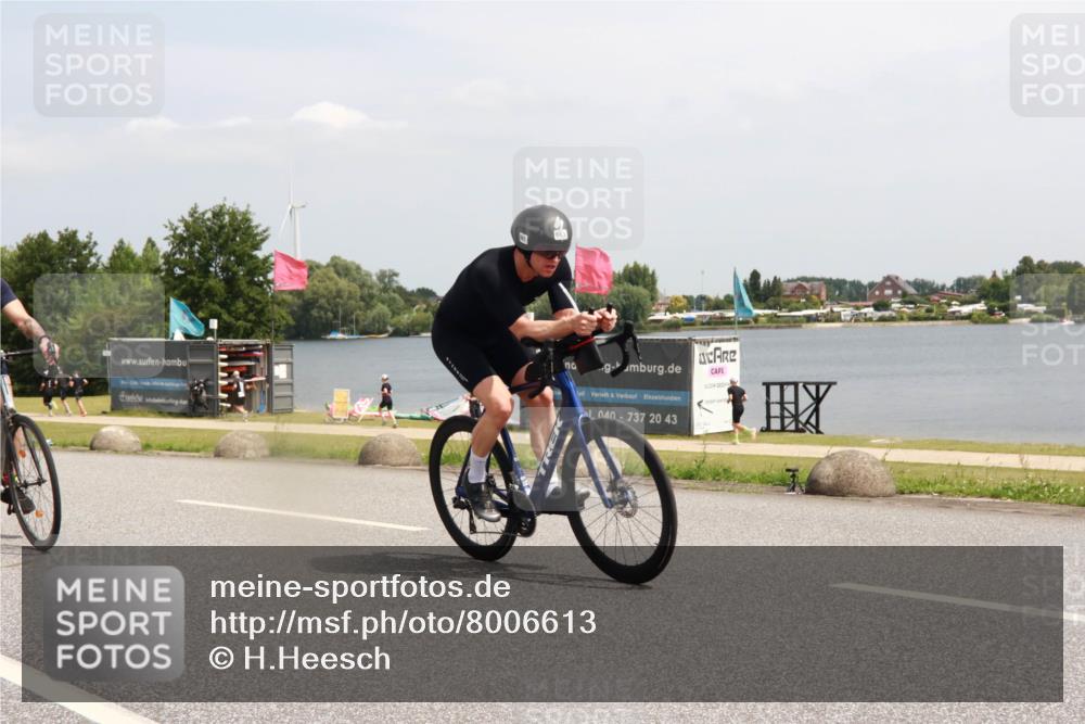 21.06.2025 - 27. Vierlanden-Triathlon H.Heesch http://msf.ph/oto/8006613 15.06.2025 11:59:38 Radfahren 661, 672, 719 meine-sportfotos.de