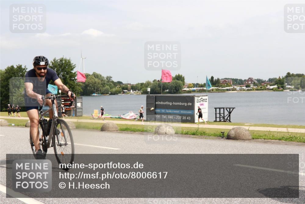21.06.2025 - 27. Vierlanden-Triathlon H.Heesch http://msf.ph/oto/8006617 15.06.2025 11:59:38 Radfahren 661, 672, 719 meine-sportfotos.de