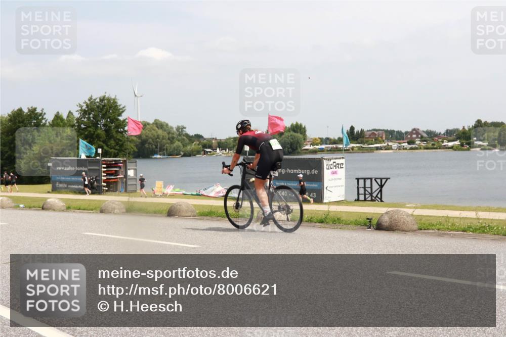 21.06.2025 - 27. Vierlanden-Triathlon H.Heesch http://msf.ph/oto/8006621 15.06.2025 11:59:39 Radfahren 661, 672, 719 meine-sportfotos.de