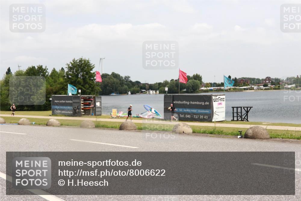 21.06.2025 - 27. Vierlanden-Triathlon H.Heesch http://msf.ph/oto/8006622 15.06.2025 12:06:50 Radfahren 852 meine-sportfotos.de