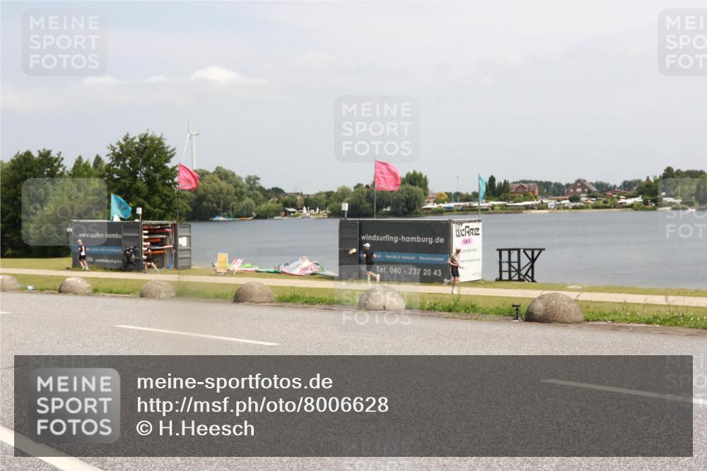 21.06.2025 - 27. Vierlanden-Triathlon H.Heesch http://msf.ph/oto/8006628 15.06.2025 11:59:40 Radfahren 661, 672, 719, 921 meine-sportfotos.de