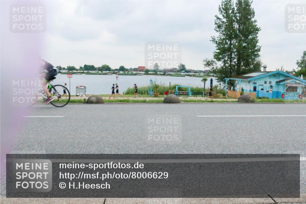 21.06.2025 - 27. Vierlanden-Triathlon H.Heesch http://msf.ph/oto/8006629 15.06.2025 13:13:26 Radfahren 1173, 1200, 1225 meine-sportfotos.de