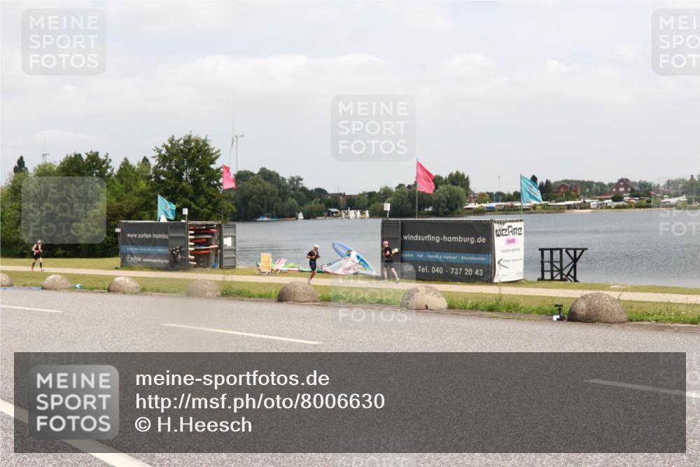 21.06.2025 - 27. Vierlanden-Triathlon H.Heesch http://msf.ph/oto/8006630 15.06.2025 12:06:50 Radfahren 852 meine-sportfotos.de