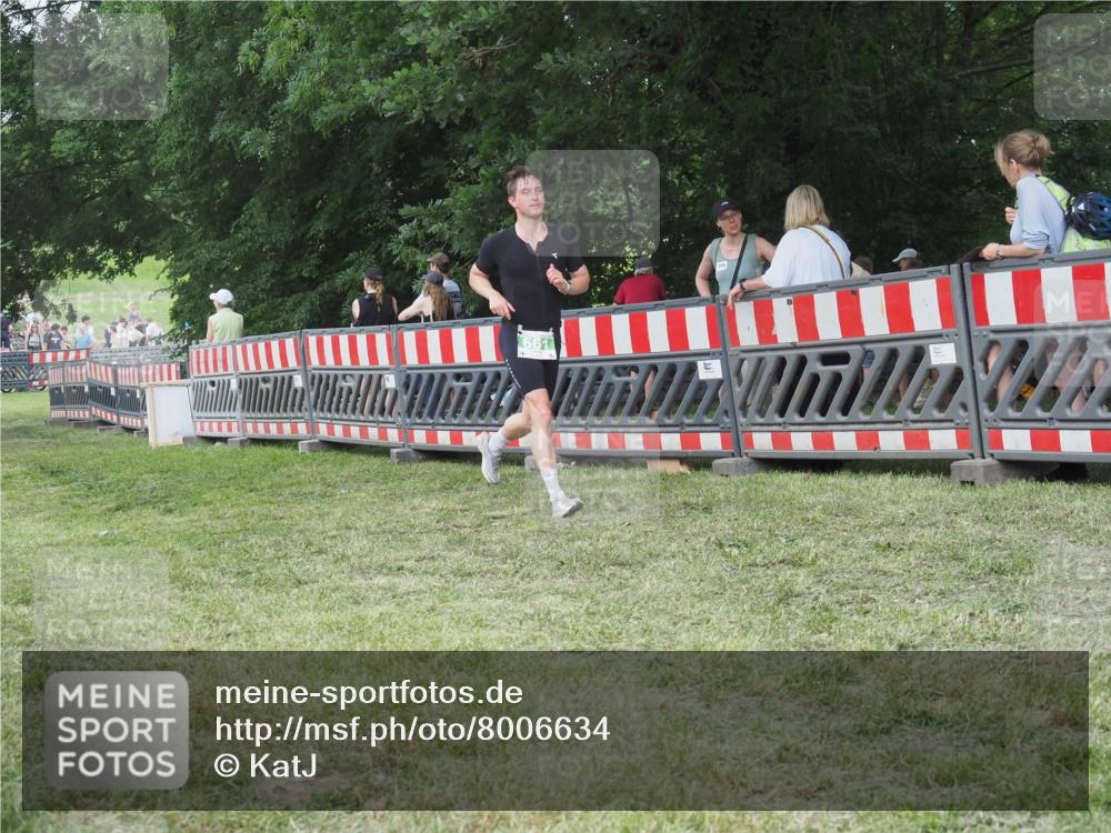 21.06.2025 - 27. Vierlanden-Triathlon KatJ http://msf.ph/oto/8006634 15.06.2025 13:00:03 Ziel 661 meine-sportfotos.de