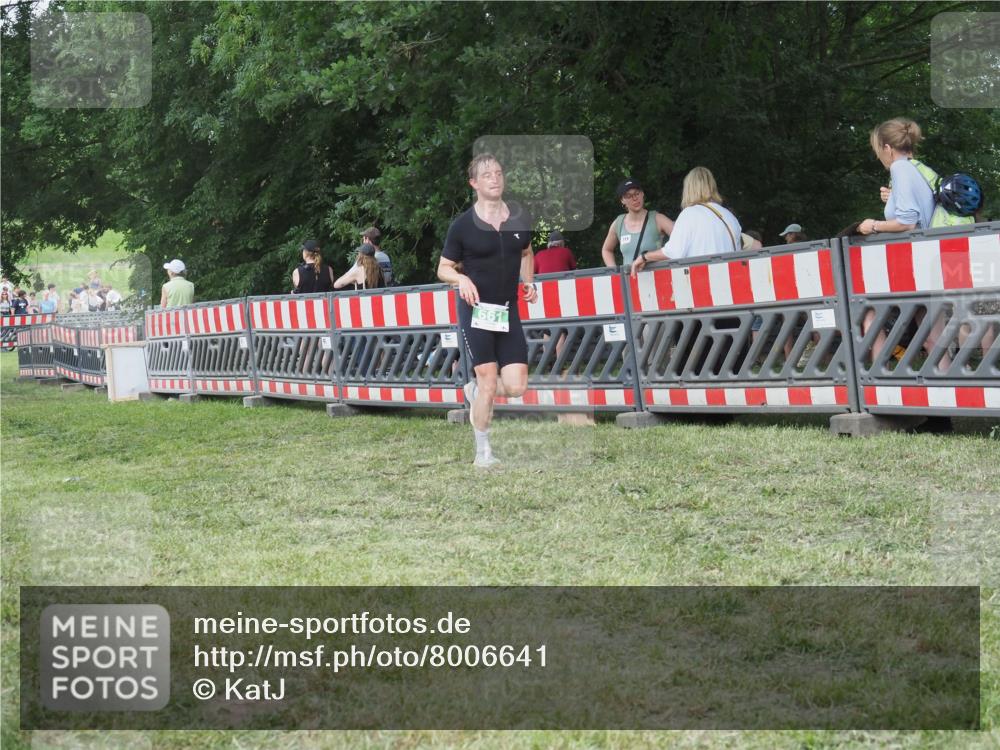 21.06.2025 - 27. Vierlanden-Triathlon KatJ http://msf.ph/oto/8006641 15.06.2025 13:00:03 Ziel 661 meine-sportfotos.de