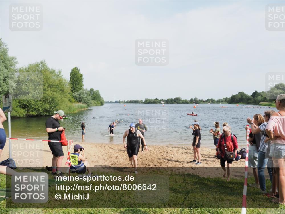 21.06.2025 - 27. Vierlanden-Triathlon MichiJ http://msf.ph/oto/8006642 15.06.2026 10:07:35 Schwimmen 379, 391, 468 meine-sportfotos.de