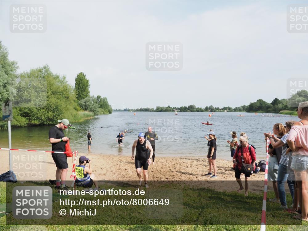 21.06.2025 - 27. Vierlanden-Triathlon MichiJ http://msf.ph/oto/8006649 15.06.2026 10:07:35 Schwimmen 379, 391, 468 meine-sportfotos.de