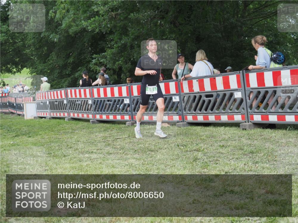 21.06.2025 - 27. Vierlanden-Triathlon KatJ http://msf.ph/oto/8006650 15.06.2025 13:00:03 Ziel 661 meine-sportfotos.de