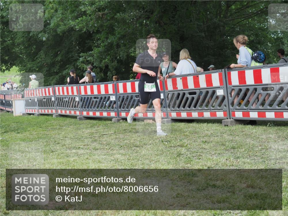 21.06.2025 - 27. Vierlanden-Triathlon KatJ http://msf.ph/oto/8006656 15.06.2025 13:00:03 Ziel 661 meine-sportfotos.de