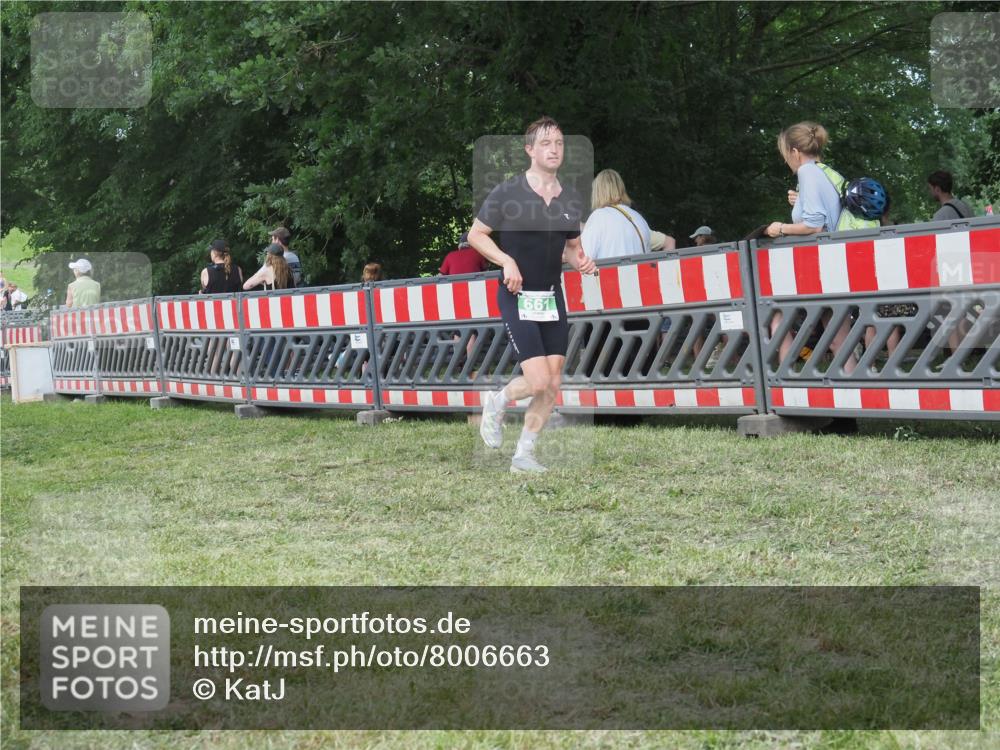21.06.2025 - 27. Vierlanden-Triathlon KatJ http://msf.ph/oto/8006663 15.06.2025 13:00:03 Ziel 661 meine-sportfotos.de