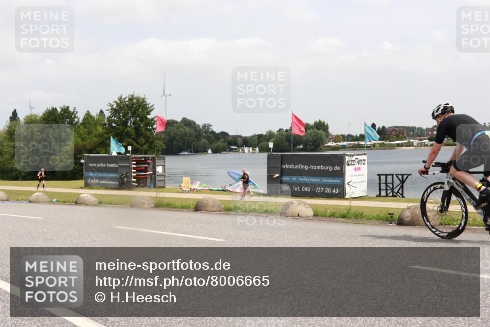 21.06.2025 - 27. Vierlanden-Triathlon H.Heesch http://msf.ph/oto/8006665 15.06.2025 12:06:51 Radfahren 852 meine-sportfotos.de