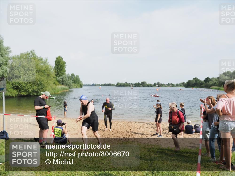 21.06.2025 - 27. Vierlanden-Triathlon MichiJ http://msf.ph/oto/8006670 15.06.2026 10:07:36 Schwimmen 379, 391, 468 meine-sportfotos.de