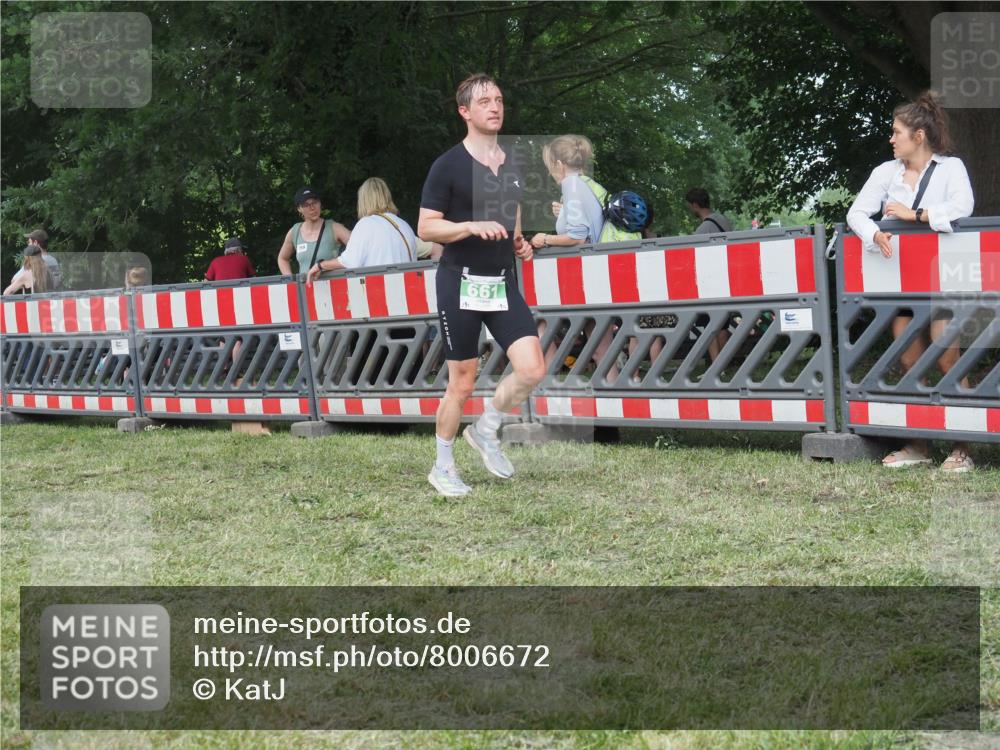 21.06.2025 - 27. Vierlanden-Triathlon KatJ http://msf.ph/oto/8006672 15.06.2025 13:00:04 Ziel 661 meine-sportfotos.de