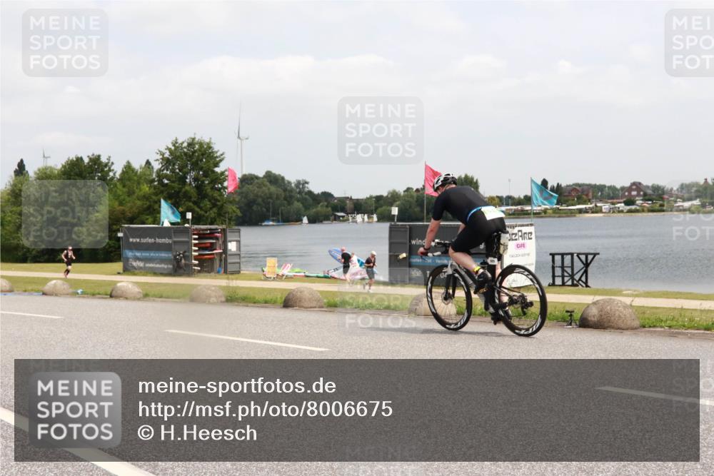 21.06.2025 - 27. Vierlanden-Triathlon H.Heesch http://msf.ph/oto/8006675 15.06.2025 12:06:51 Radfahren 852 meine-sportfotos.de