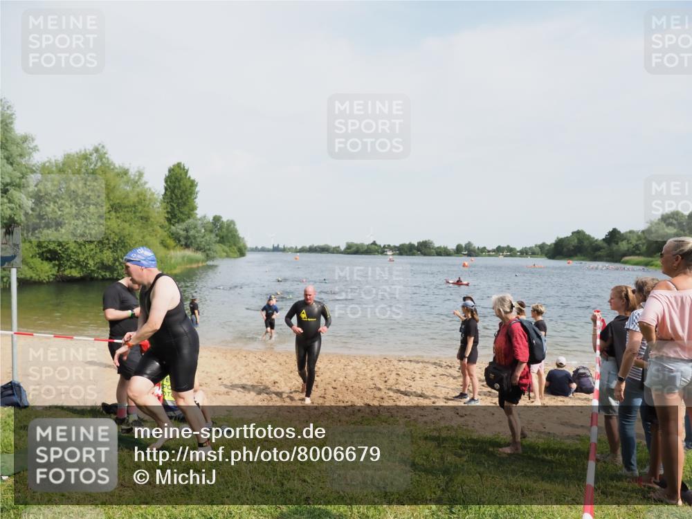 21.06.2025 - 27. Vierlanden-Triathlon MichiJ http://msf.ph/oto/8006679 15.06.2026 10:07:37 Schwimmen 379, 391, 468 meine-sportfotos.de