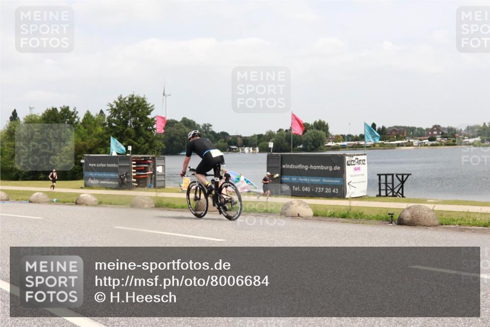 21.06.2025 - 27. Vierlanden-Triathlon H.Heesch http://msf.ph/oto/8006684 15.06.2025 12:06:51 Radfahren 852 meine-sportfotos.de